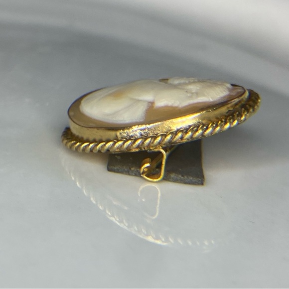 Vintage Antique Carved Shell Cameo Brooch Pin 10k GOLD Filled Jeweler tested - Picture 5 of 17